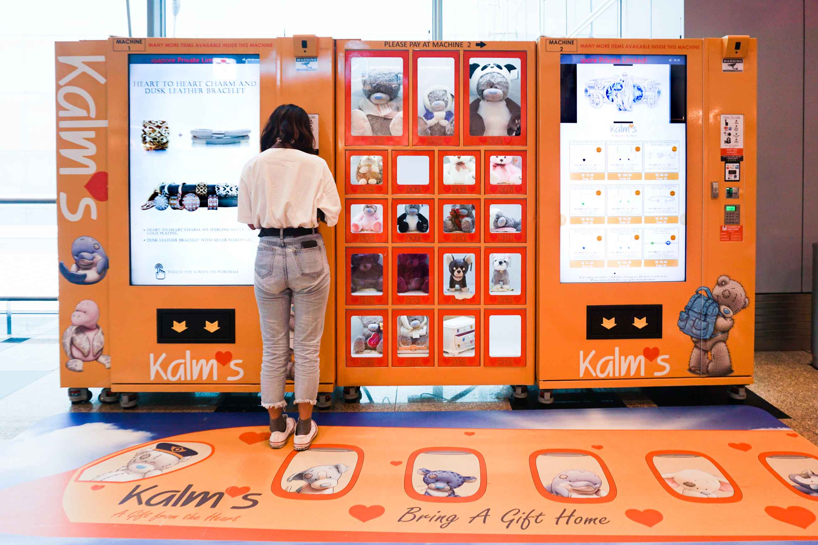 Kalm’s gift vending machine at Changi T3